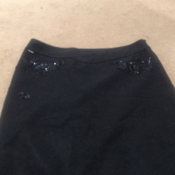 🌸NEW🌸 Moschino Jeans Vintage Black Beaded Flower Skirt - Picture 14 of 15